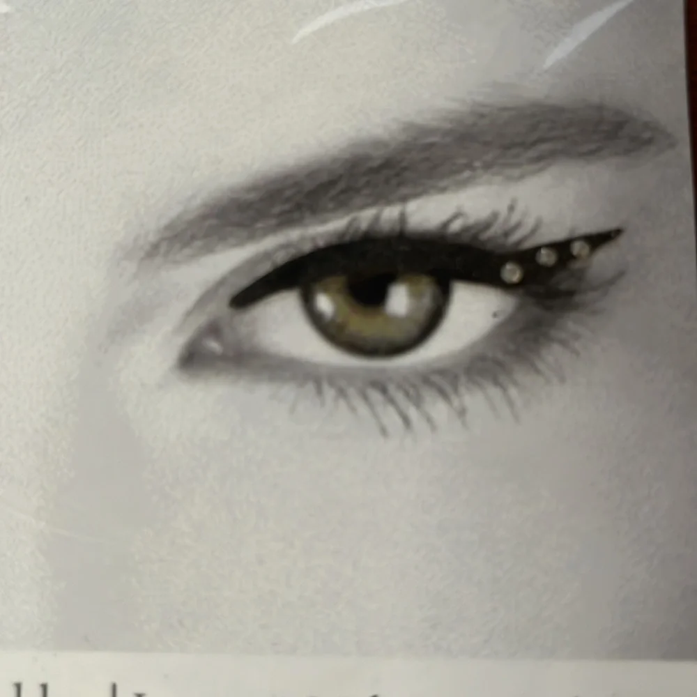 Luxury Multi Wear Eyeliner - Picture 2 of 5